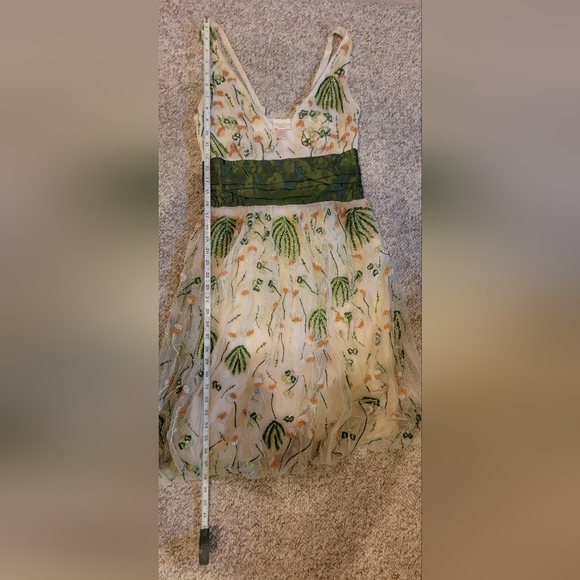 Tracy Reese Cream and Green Embroidered Dress MAKE AN OFFER 😉 💗 - Picture 5 of 12